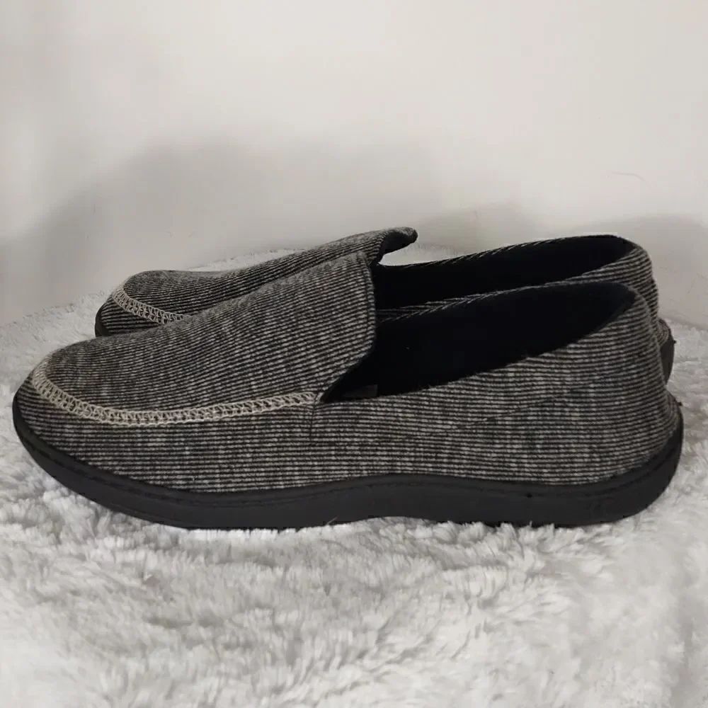 Isotoner Gray Men's Slippers